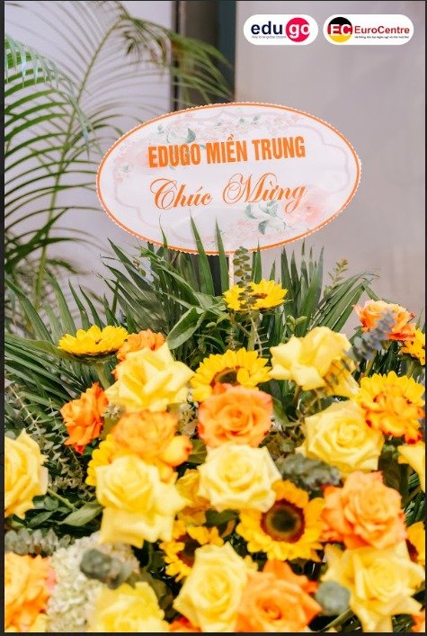 (Hoa chúc mừng EduGo Miền Trung chương trình hội nghị tổng kết năm 2023)